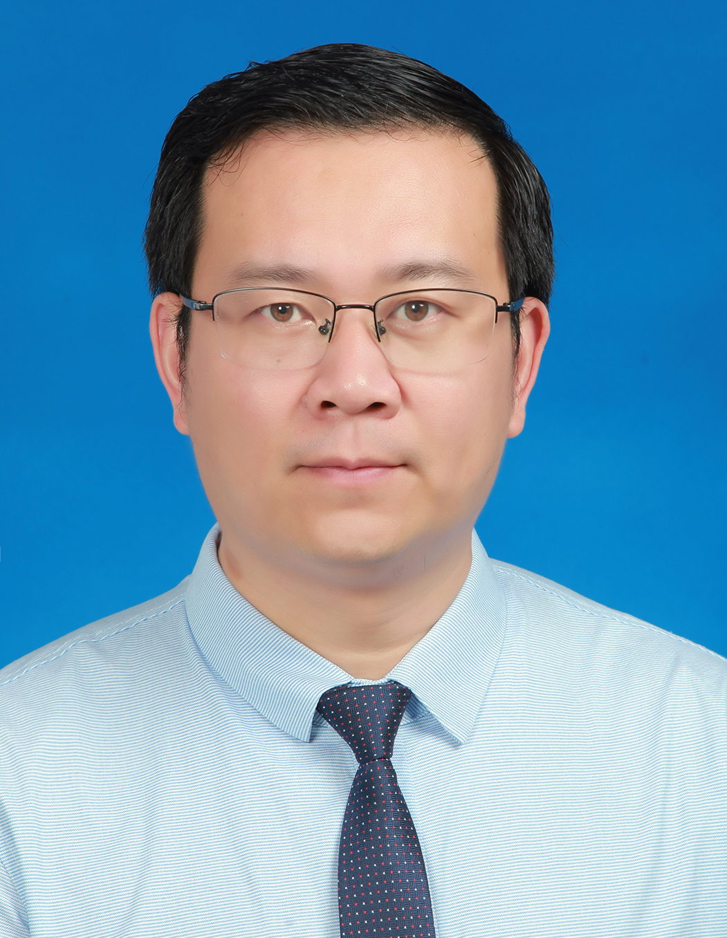 　赵鹏，山东农业大学教授、博导。禽病专家。